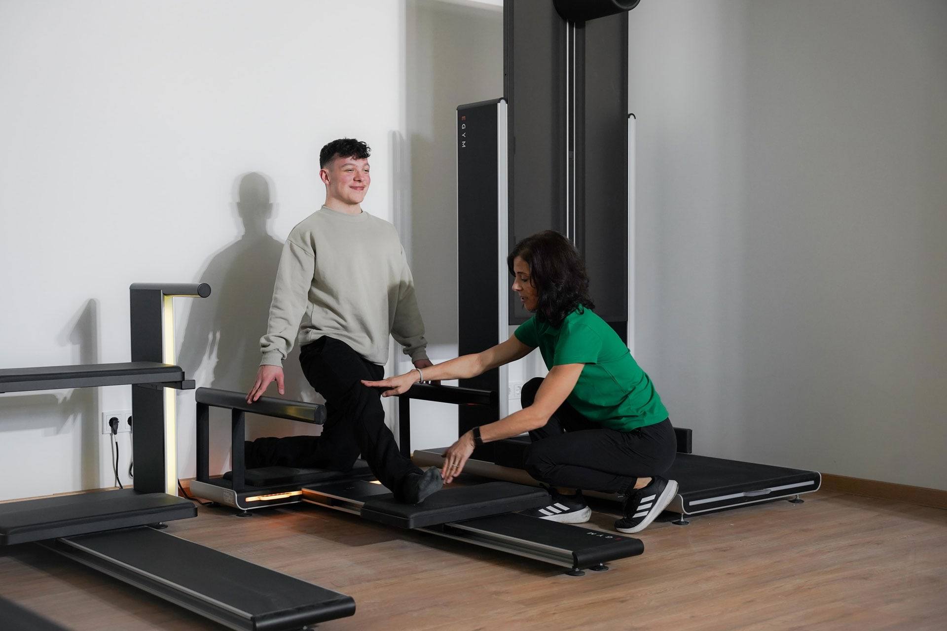 Begleitete Übung an einer EGYM-Flexx-Station